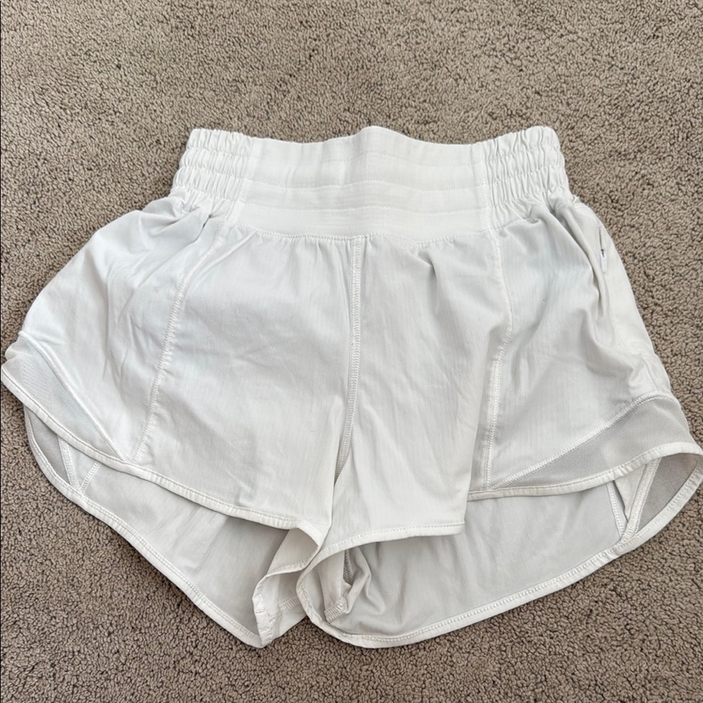 Lululemon High Rise Hotty Hot White Women's Shorts (NEVER WORN)